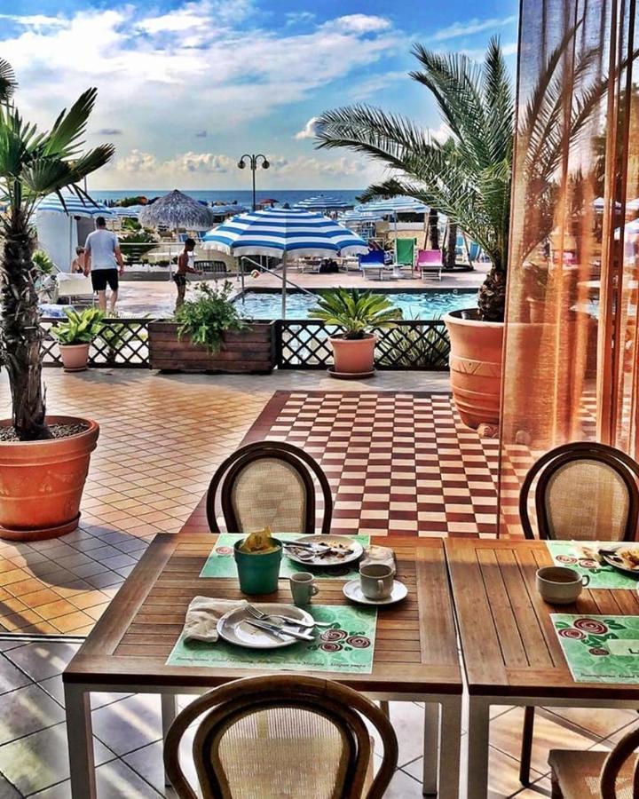 Hotel La Brezza Frontemare Lido di Jesolo Kültér fotó