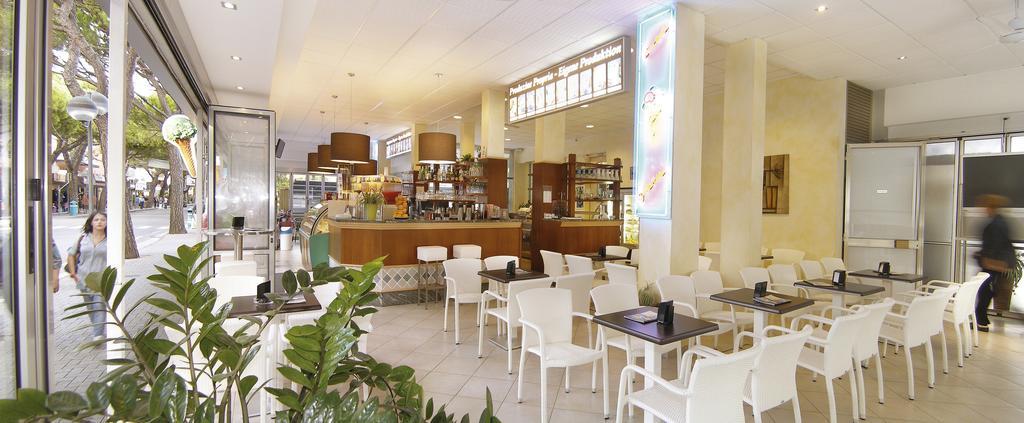 Hotel La Brezza Frontemare Lido di Jesolo Kültér fotó
