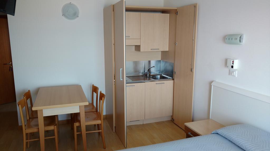 Hotel La Brezza Frontemare Lido di Jesolo Kültér fotó