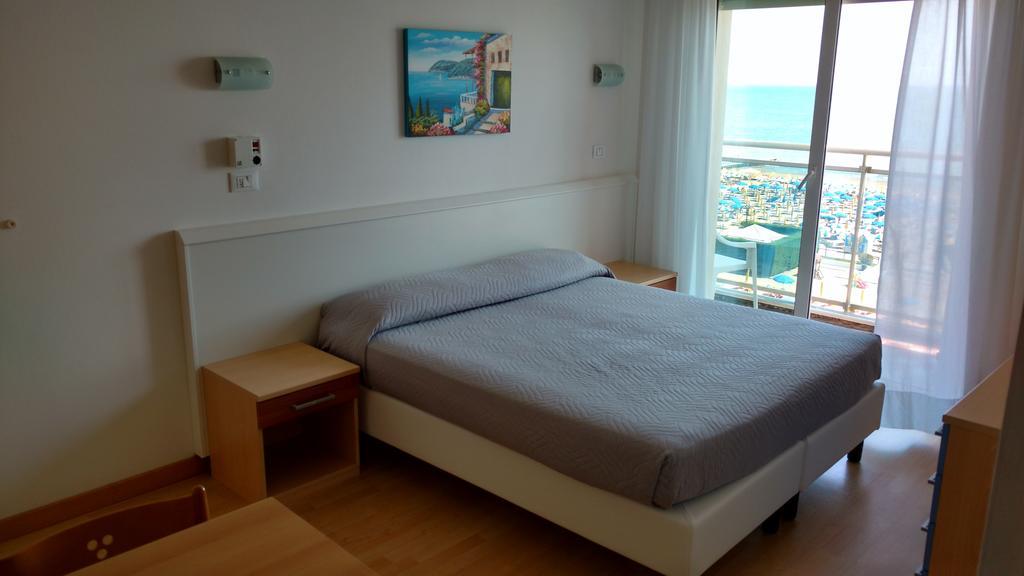 Hotel La Brezza Frontemare Lido di Jesolo Kültér fotó