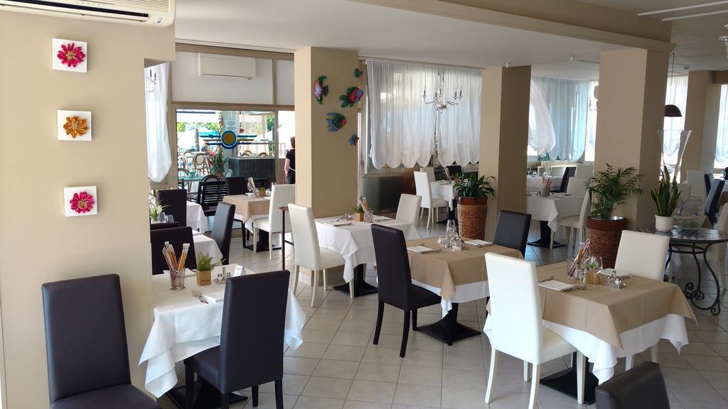 Hotel La Brezza Frontemare Lido di Jesolo Kültér fotó
