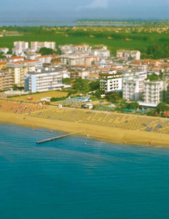 Hotel La Brezza Frontemare Lido di Jesolo Kültér fotó