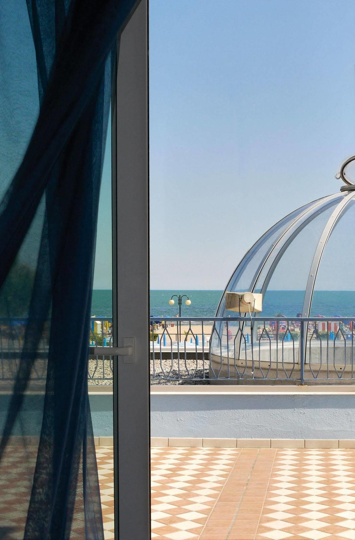 Hotel La Brezza Frontemare Lido di Jesolo Kültér fotó