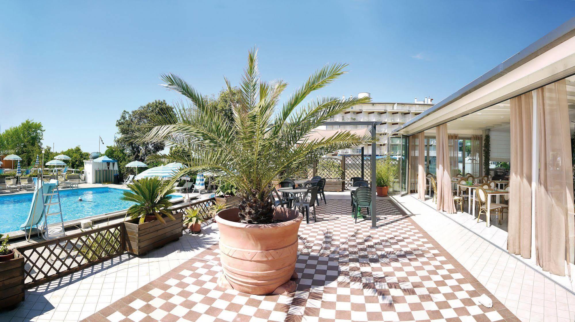 Hotel La Brezza Frontemare Lido di Jesolo Kültér fotó