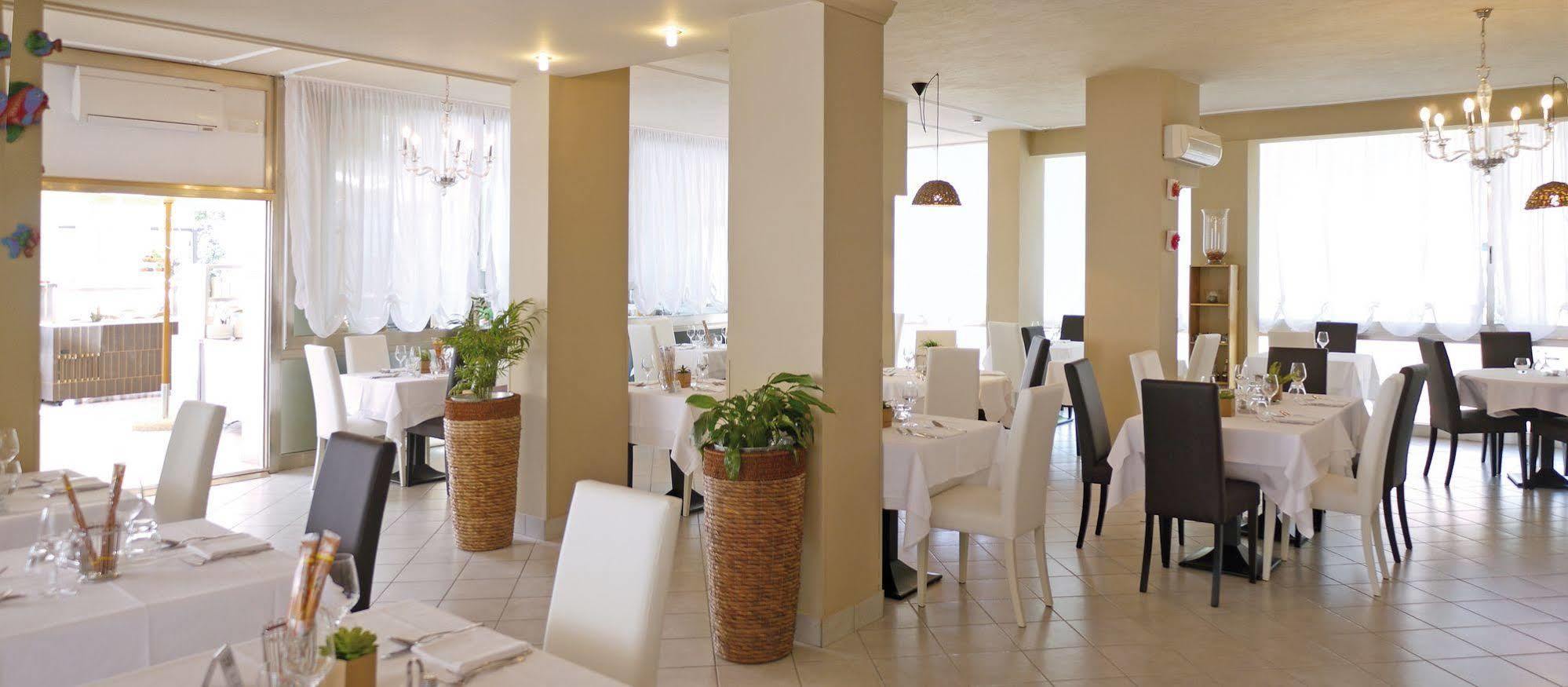 Hotel La Brezza Frontemare Lido di Jesolo Kültér fotó