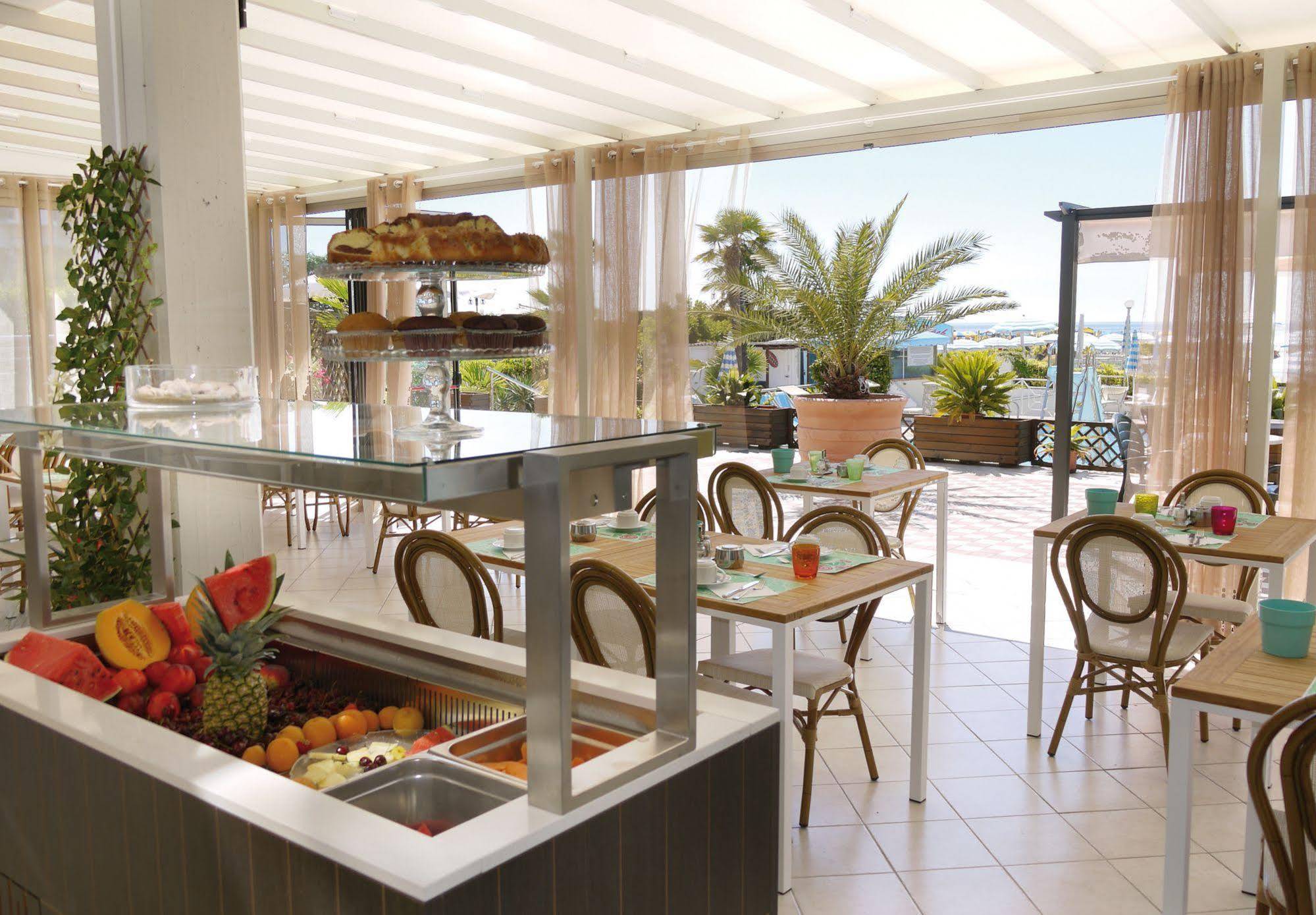 Hotel La Brezza Frontemare Lido di Jesolo Kültér fotó