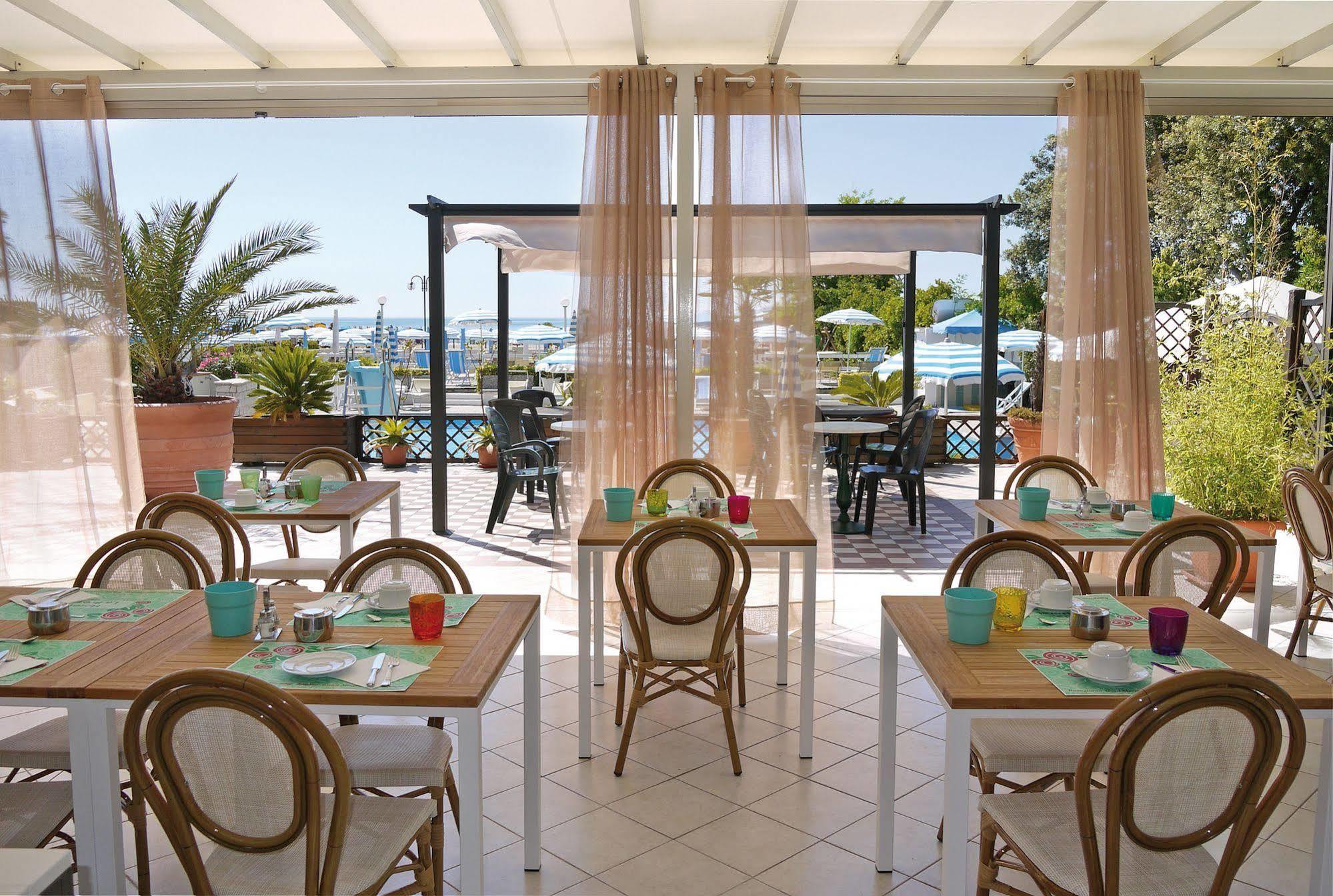 Hotel La Brezza Frontemare Lido di Jesolo Kültér fotó