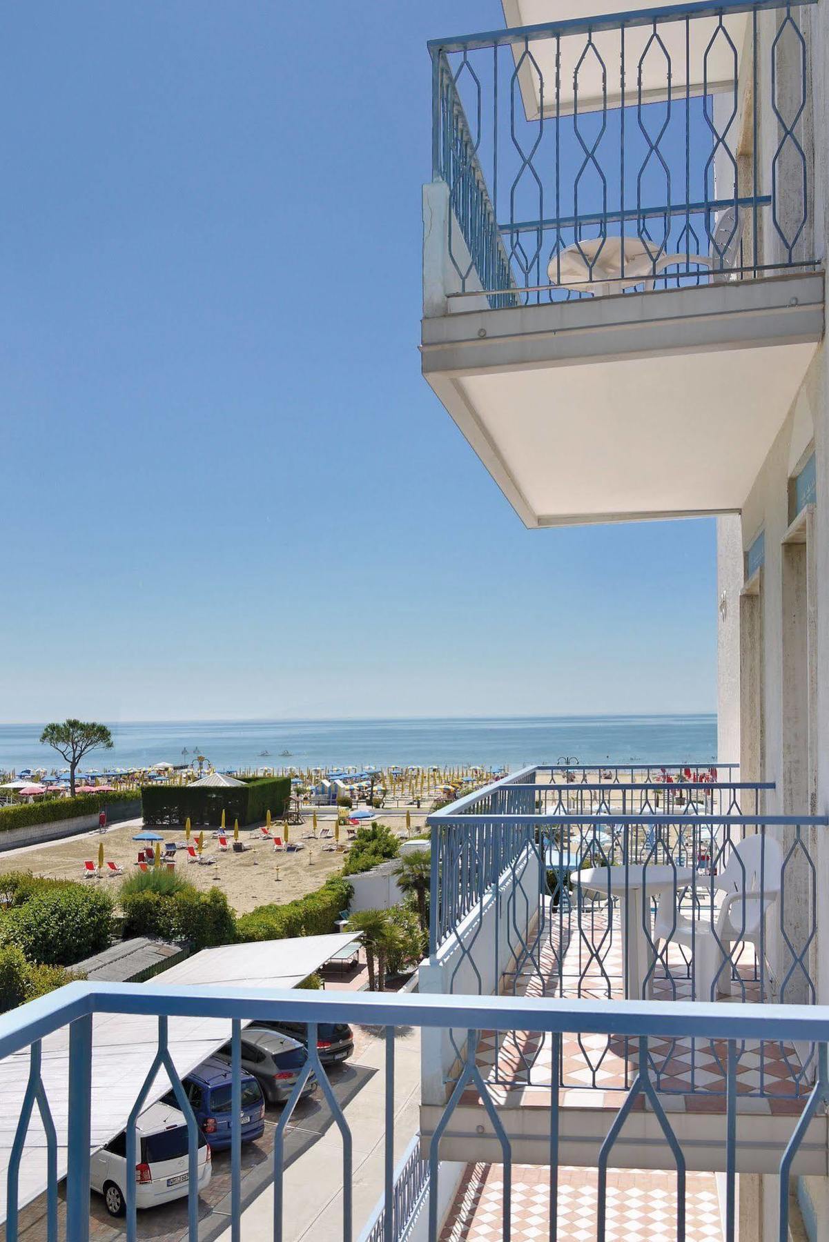 Hotel La Brezza Frontemare Lido di Jesolo Kültér fotó