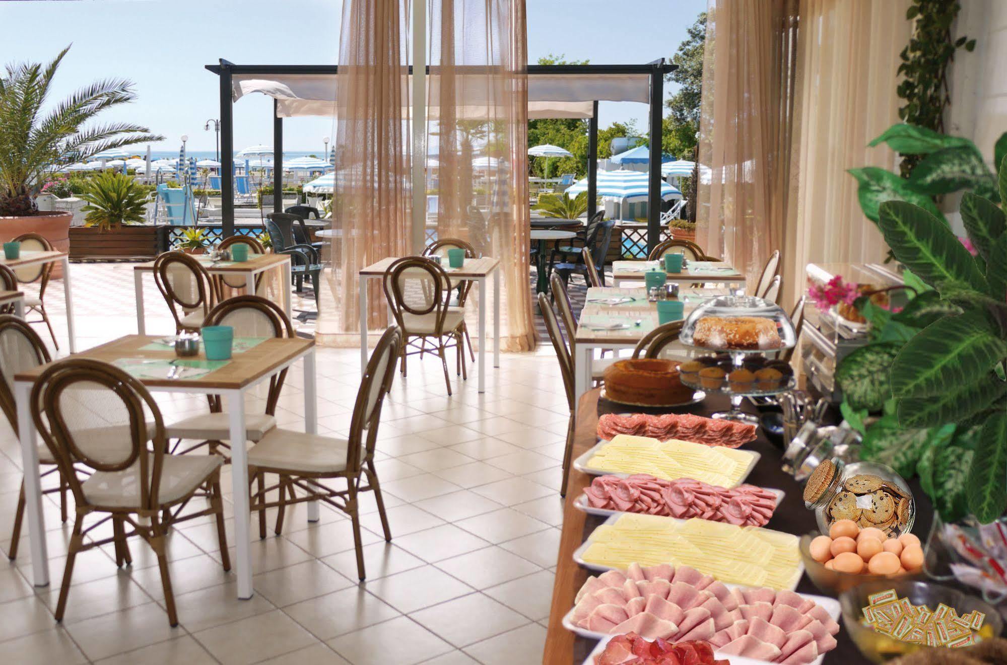 Hotel La Brezza Frontemare Lido di Jesolo Kültér fotó