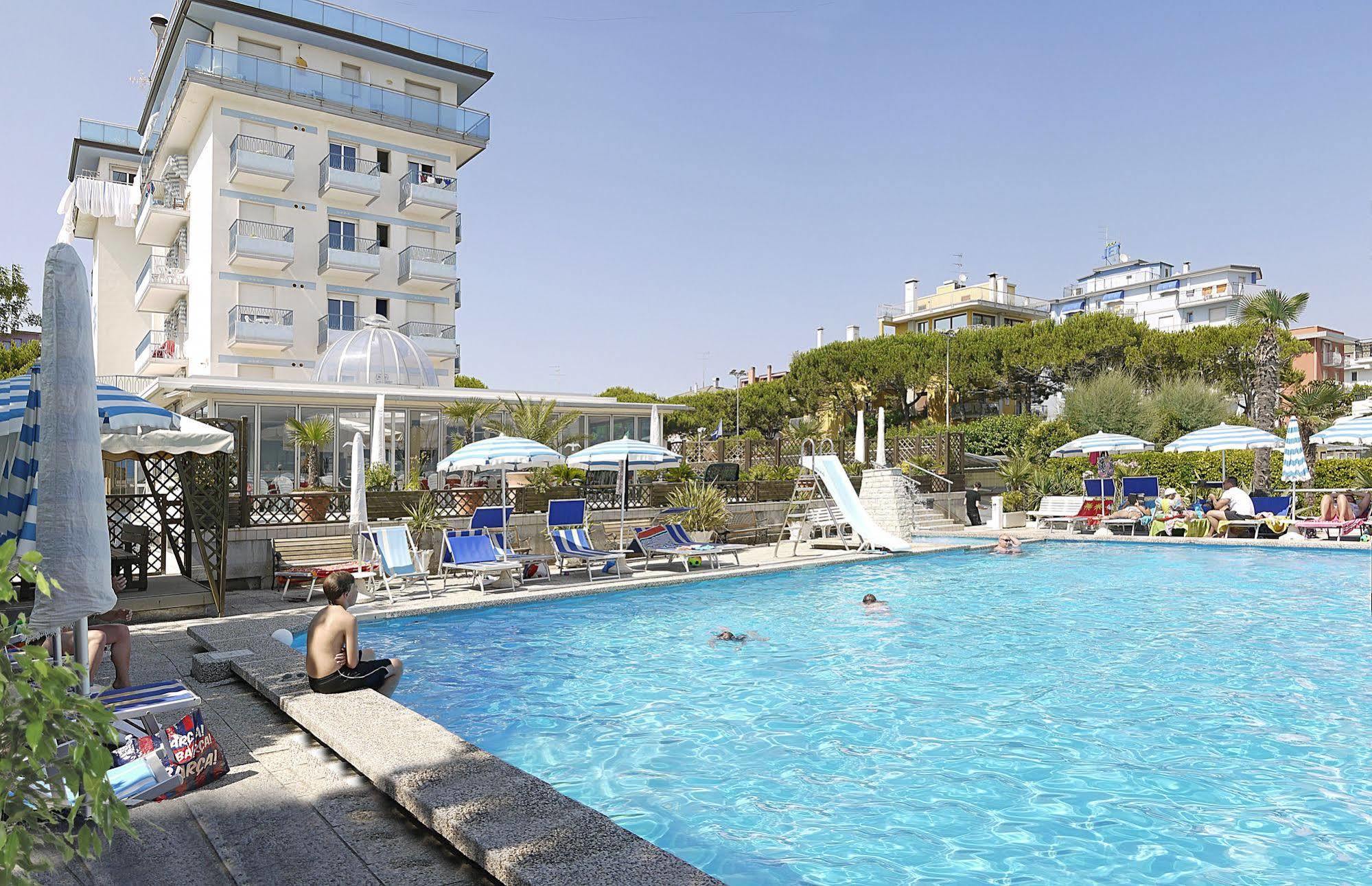 Hotel La Brezza Frontemare Lido di Jesolo Kültér fotó