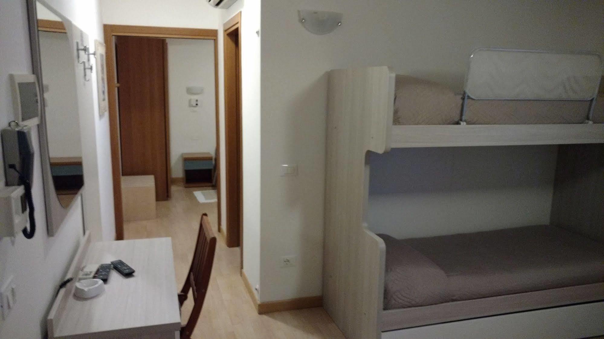 Hotel La Brezza Frontemare Lido di Jesolo Kültér fotó
