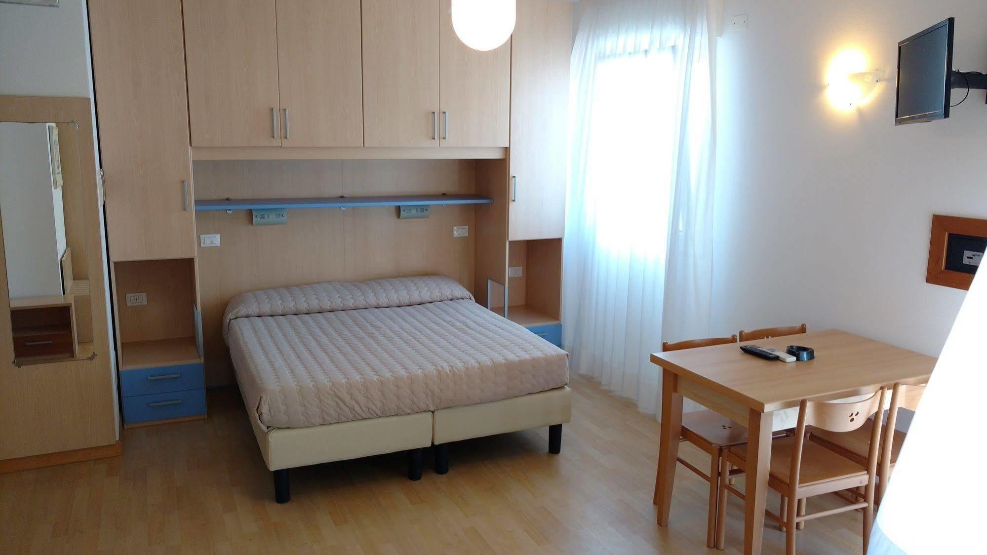 Hotel La Brezza Frontemare Lido di Jesolo Kültér fotó