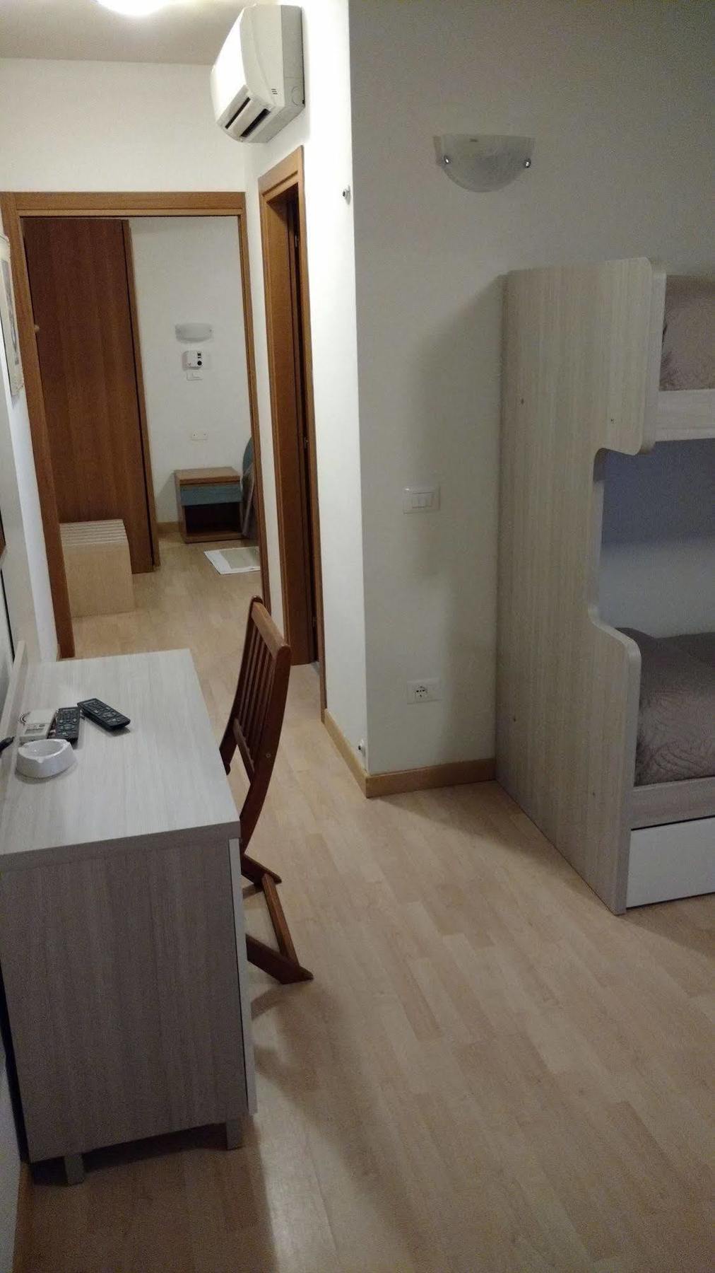 Hotel La Brezza Frontemare Lido di Jesolo Kültér fotó