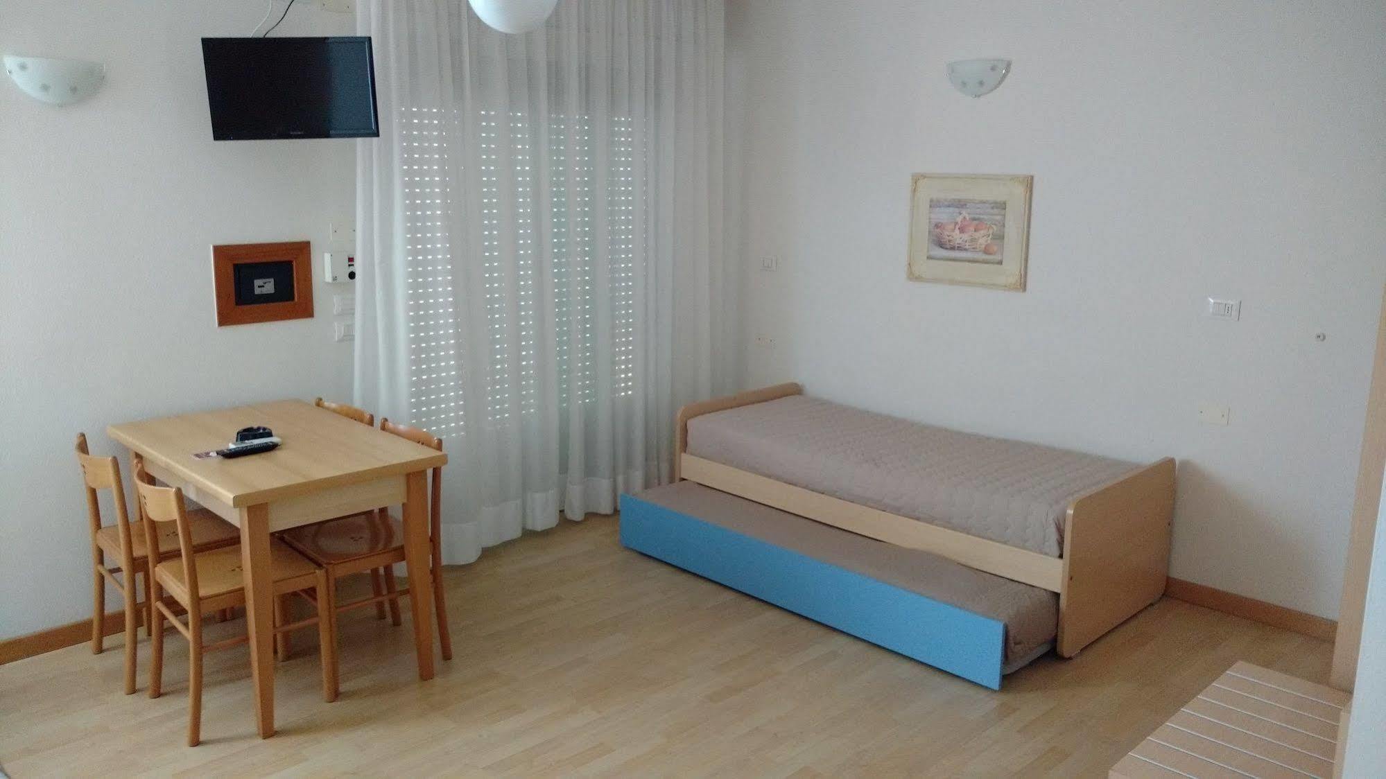 Hotel La Brezza Frontemare Lido di Jesolo Kültér fotó