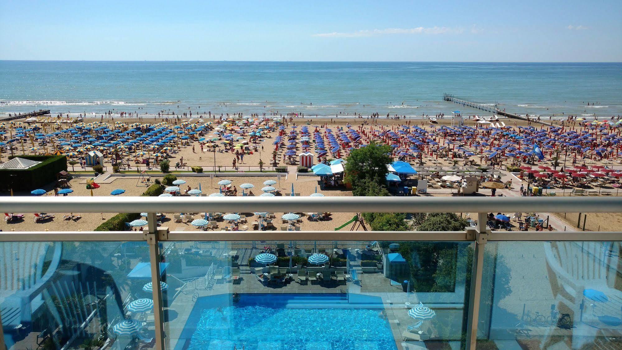 Hotel La Brezza Frontemare Lido di Jesolo Kültér fotó