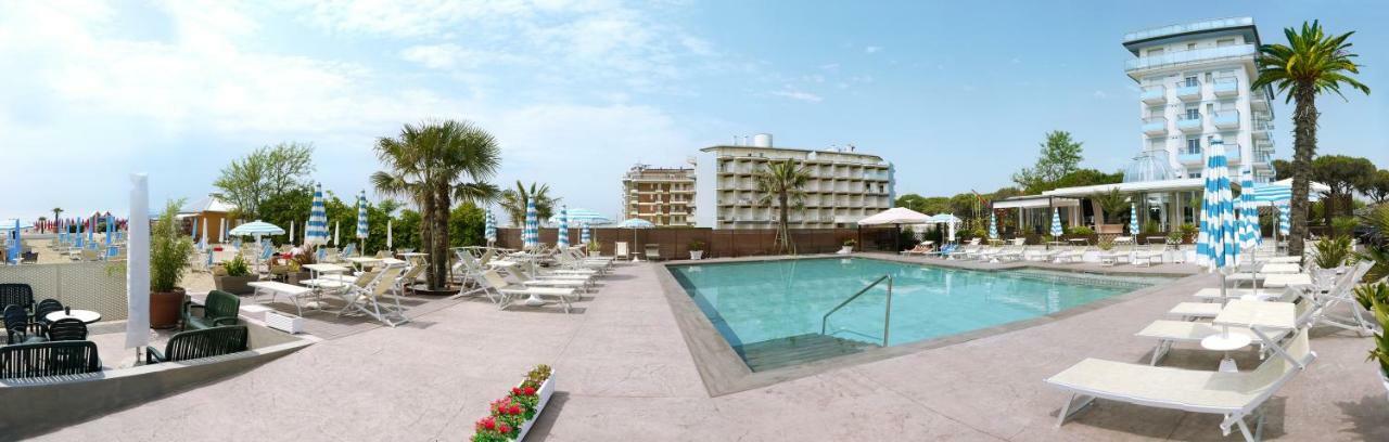 Hotel La Brezza Frontemare Lido di Jesolo Kültér fotó