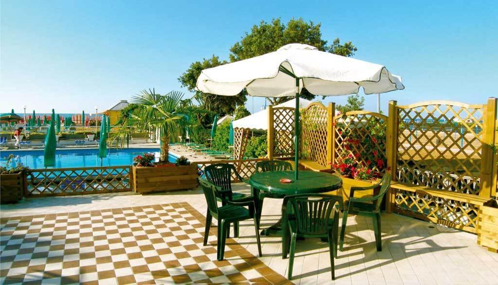 Hotel La Brezza Frontemare Lido di Jesolo Kültér fotó